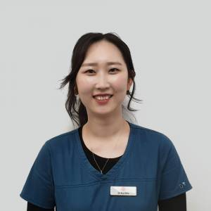 Dr Evy Shin